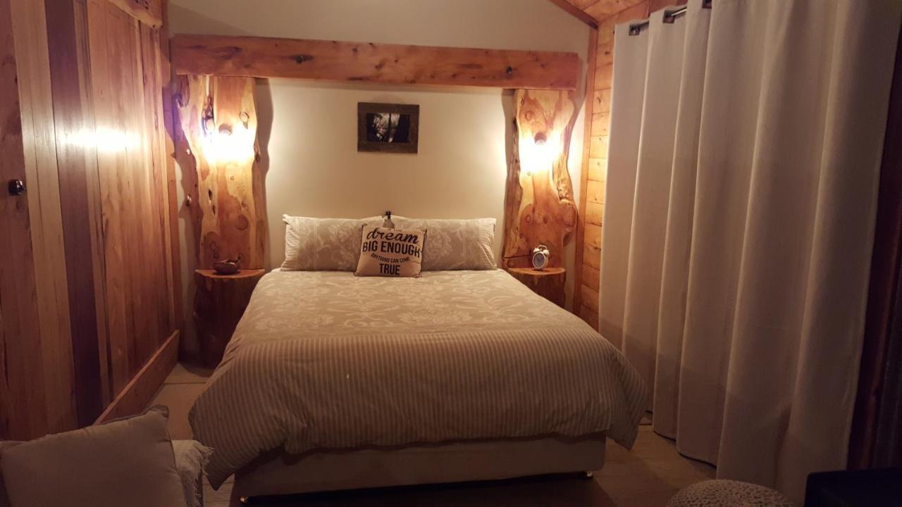 Rustic Hut Bush Retreat Bed & Breakfast Penguin Exterior photo