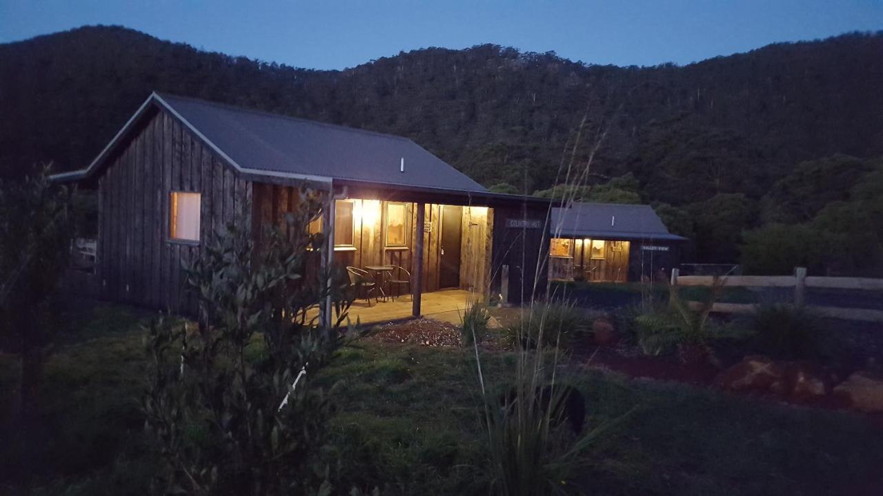 Rustic Hut Bush Retreat Bed & Breakfast Penguin Exterior photo