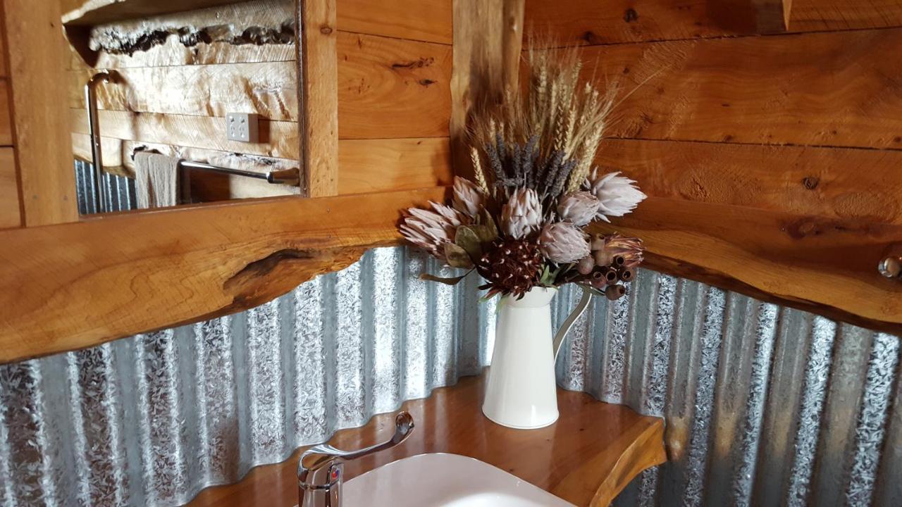 Rustic Hut Bush Retreat Bed & Breakfast Penguin Exterior photo