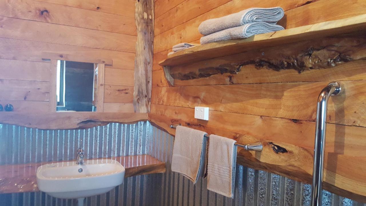 Rustic Hut Bush Retreat Bed & Breakfast Penguin Exterior photo
