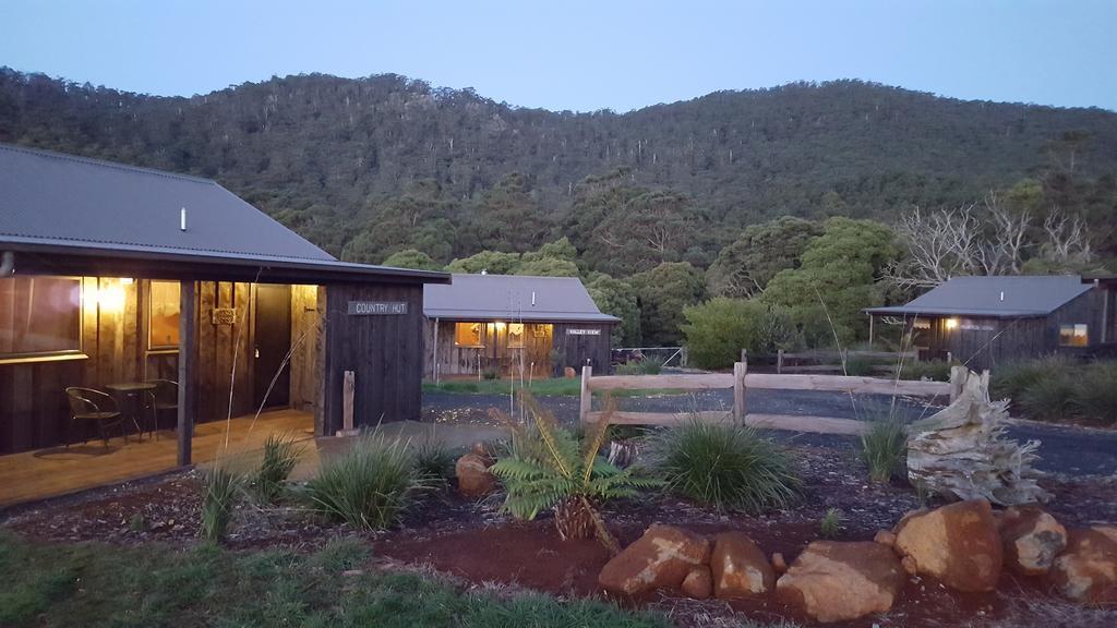 Rustic Hut Bush Retreat Bed & Breakfast Penguin Exterior photo