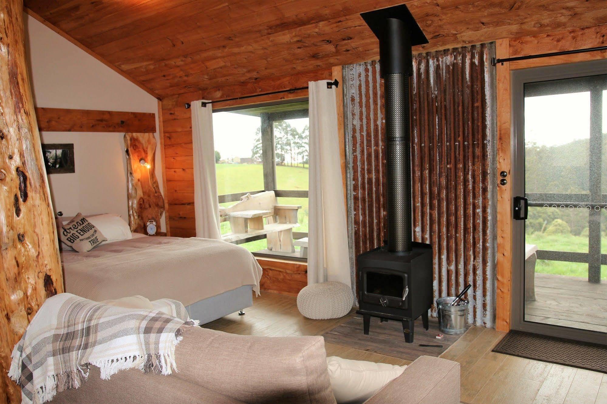 Rustic Hut Bush Retreat Bed & Breakfast Penguin Exterior photo