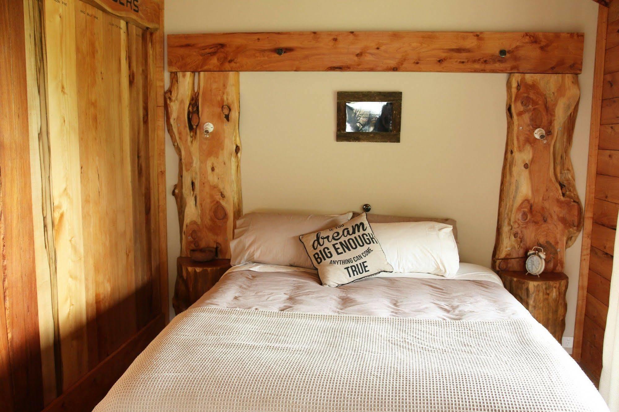 Rustic Hut Bush Retreat Bed & Breakfast Penguin Exterior photo