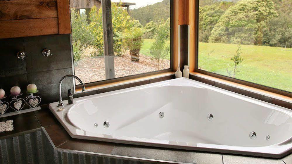 Rustic Hut Bush Retreat Bed & Breakfast Penguin Exterior photo