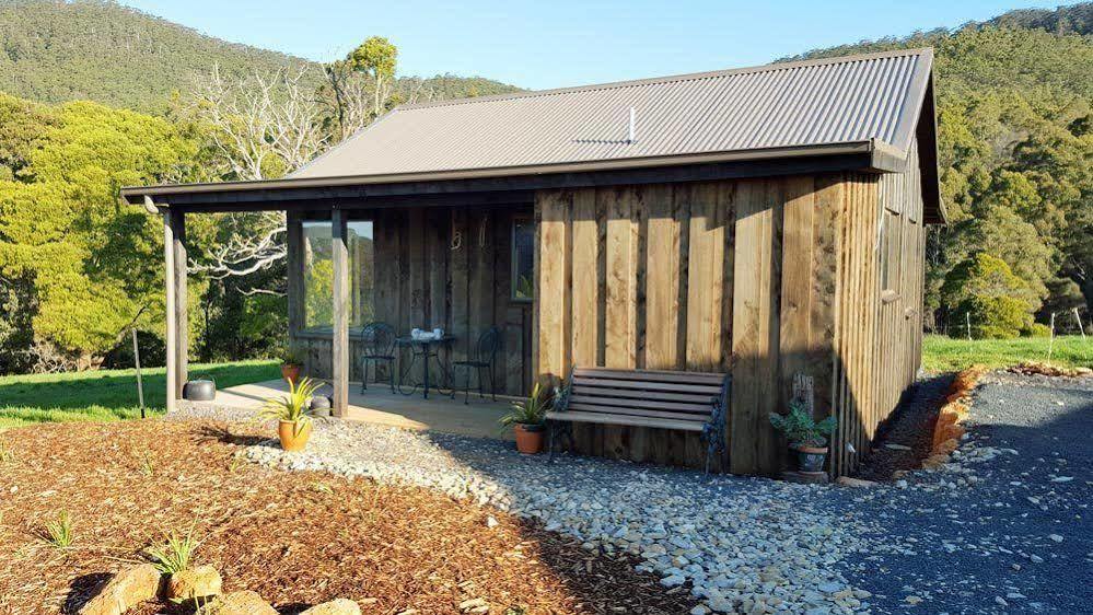 Rustic Hut Bush Retreat Bed & Breakfast Penguin Exterior photo