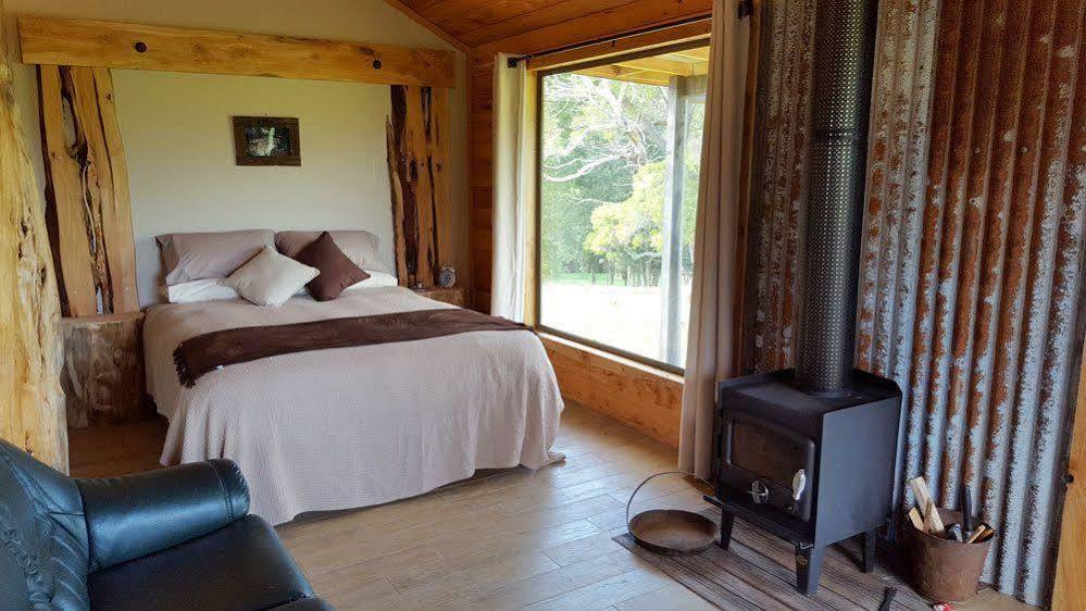 Rustic Hut Bush Retreat Bed & Breakfast Penguin Exterior photo