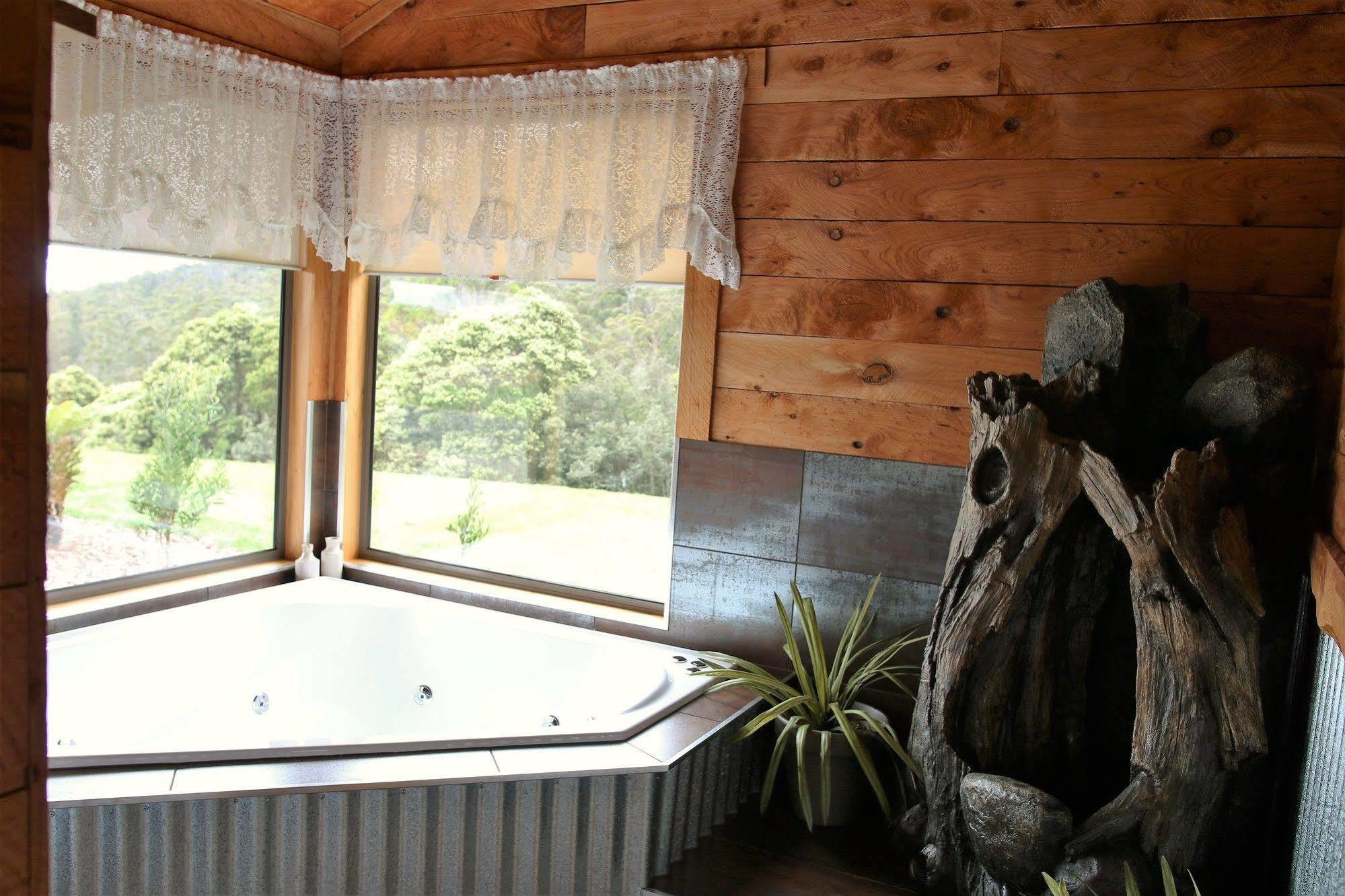 Rustic Hut Bush Retreat Bed & Breakfast Penguin Exterior photo