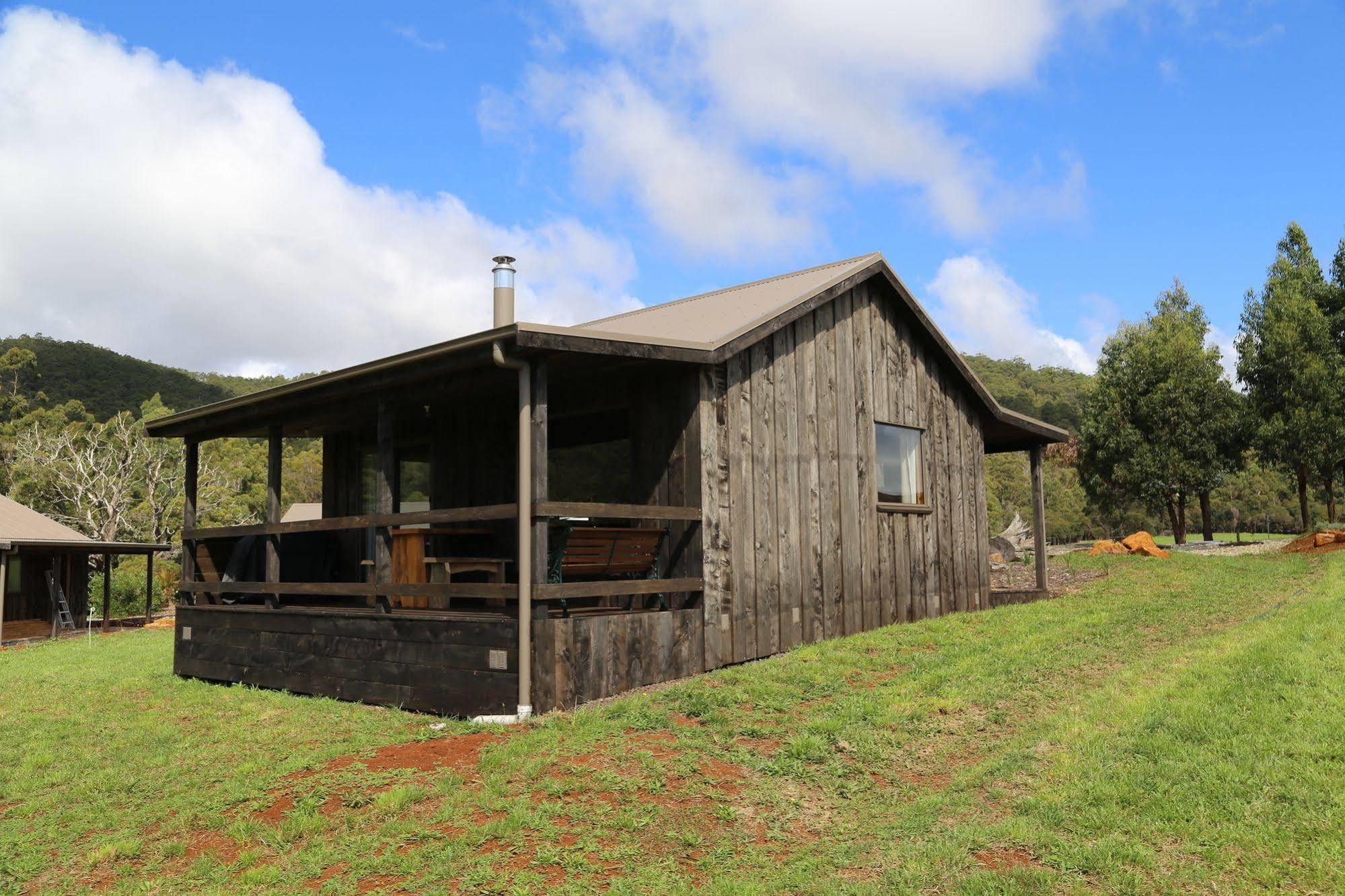 Rustic Hut Bush Retreat Bed & Breakfast Penguin Exterior photo